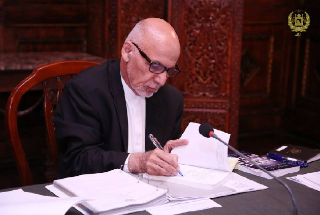 President Ghani  Signs Retirement of  Over 140 MoI Generals